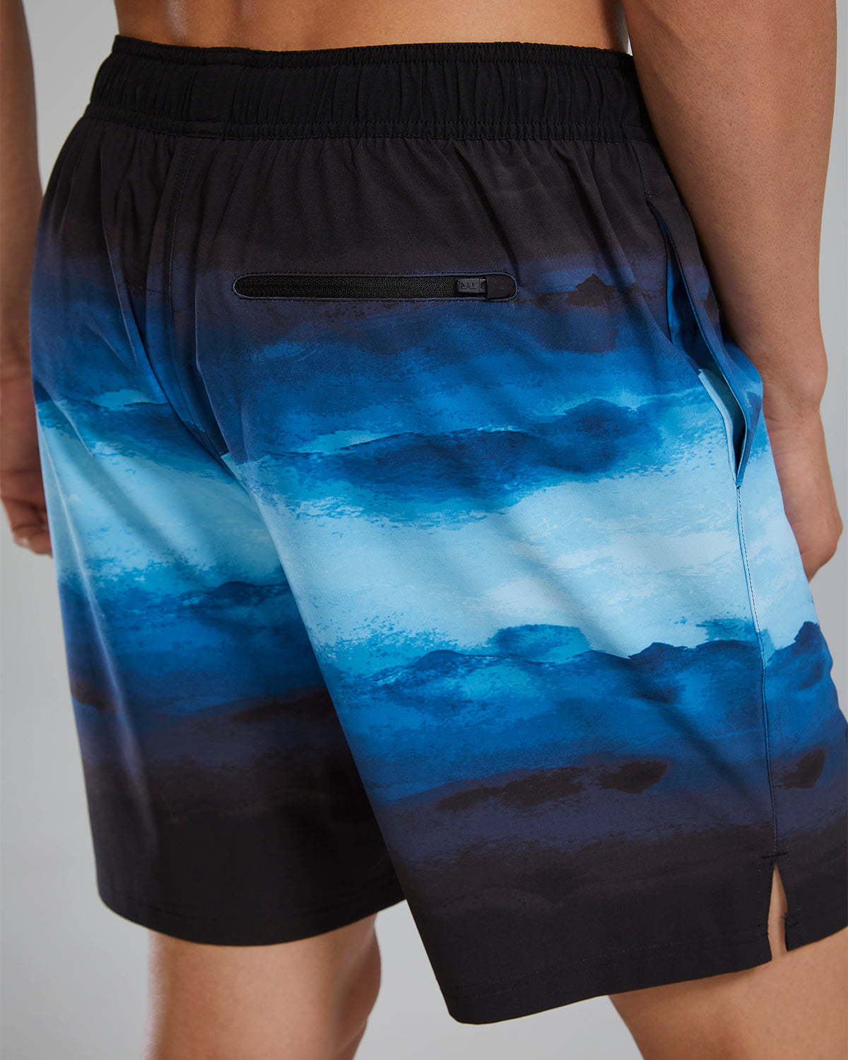 ::011 Black/Blue