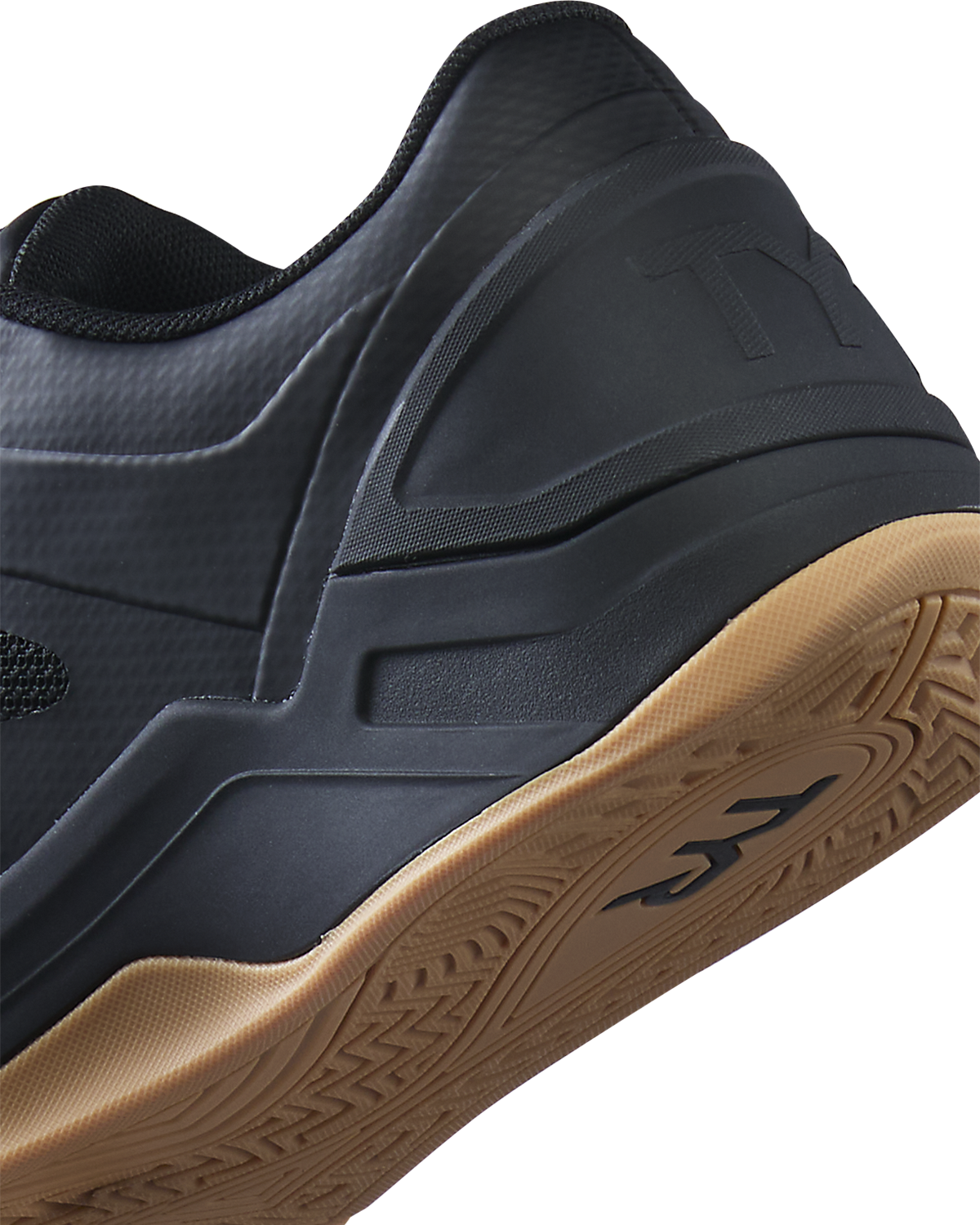 ::544 Black/Gum