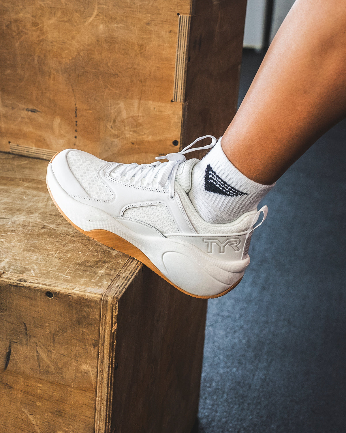 ::543 White/Gum
