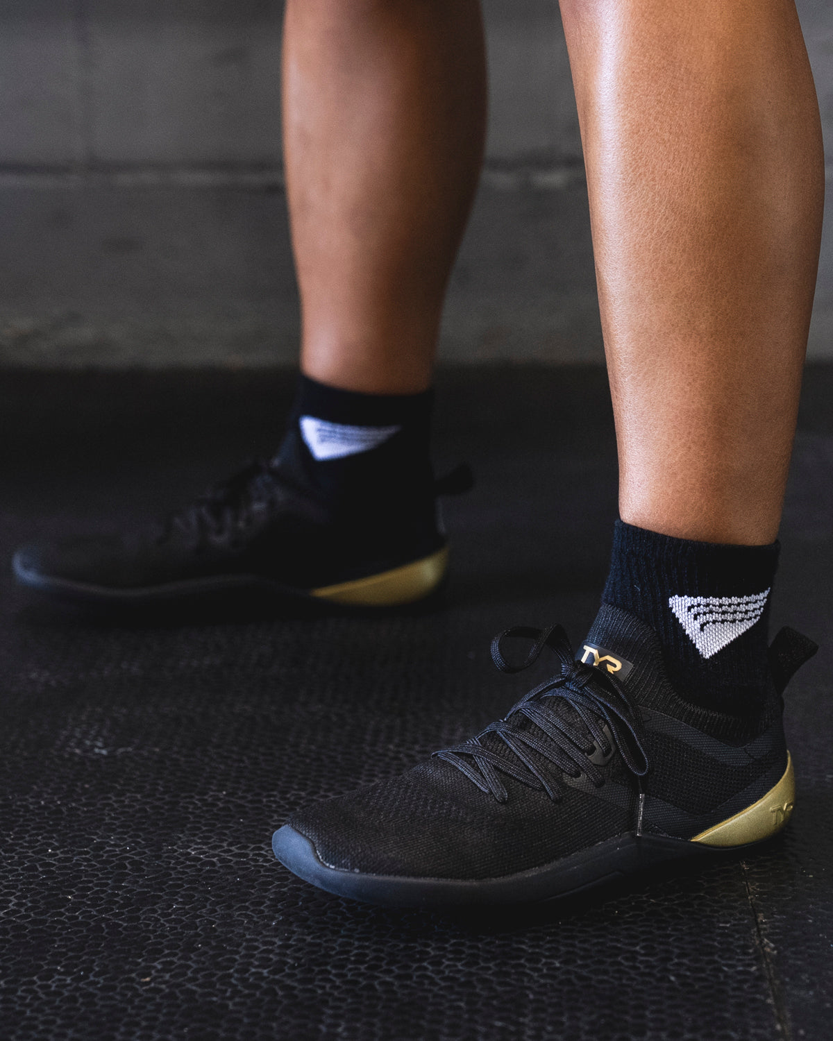::008 Black/Gold