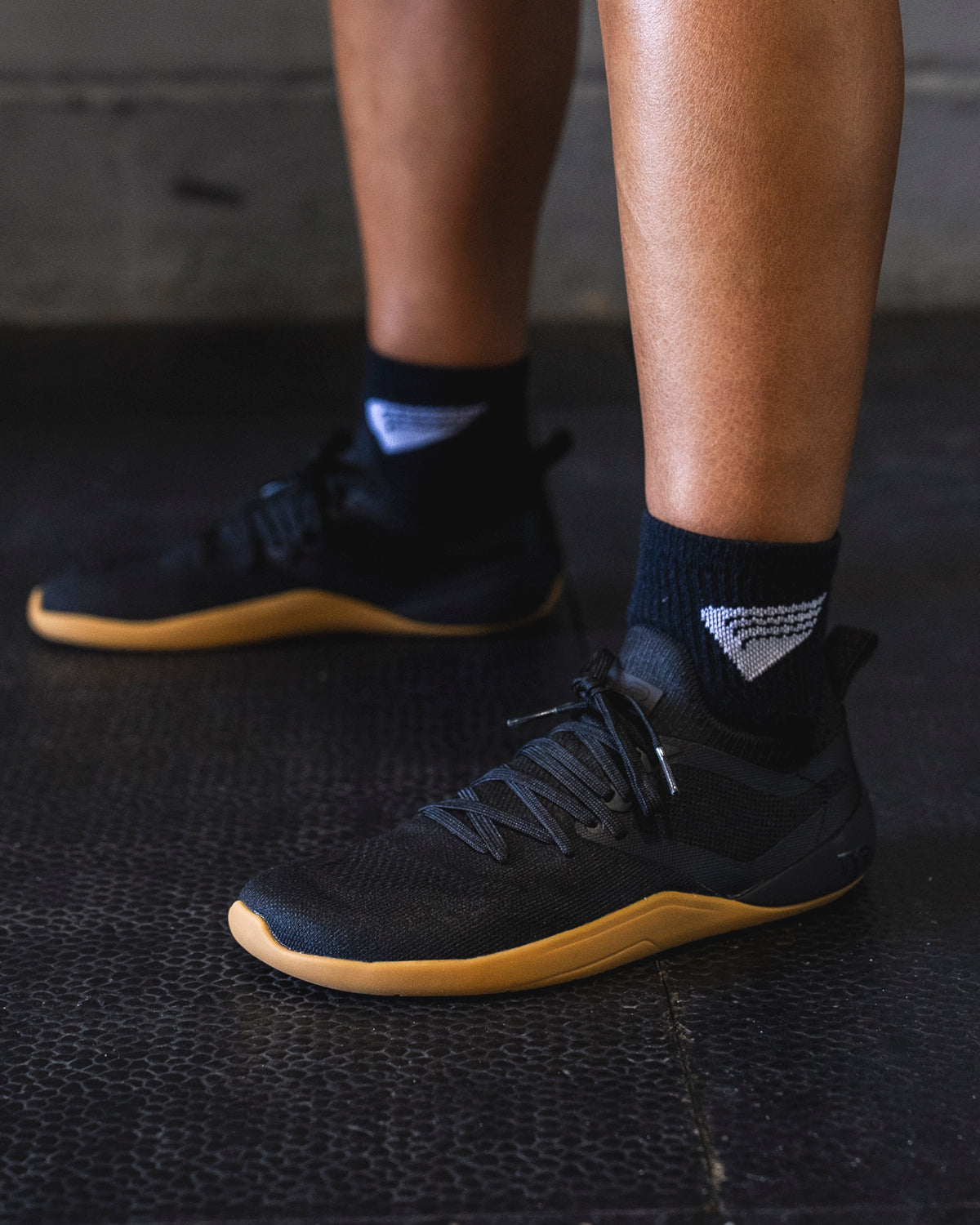 ::544 Black/Gum