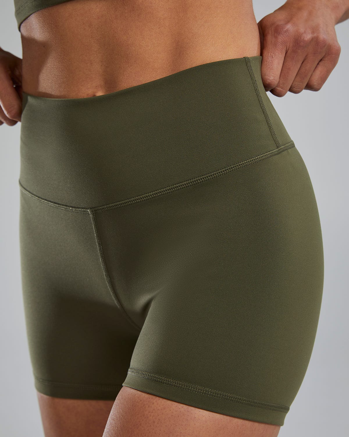 ::932 Olive Night
