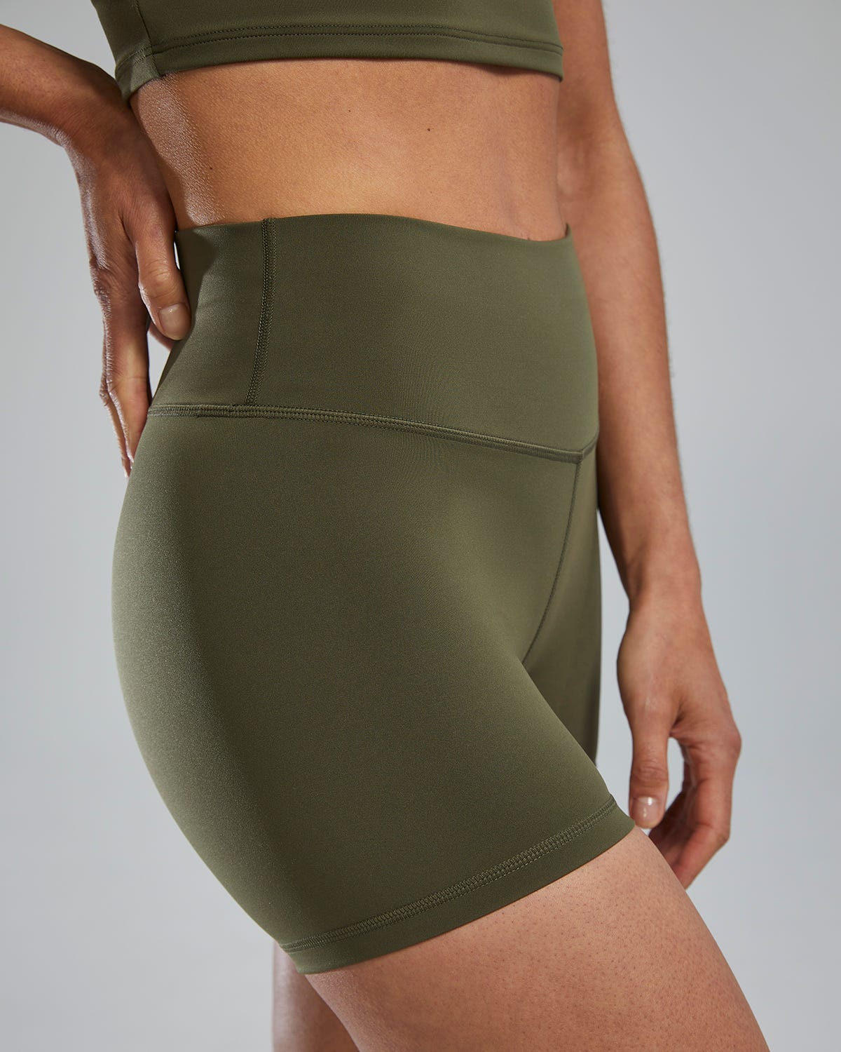 ::932 Olive Night