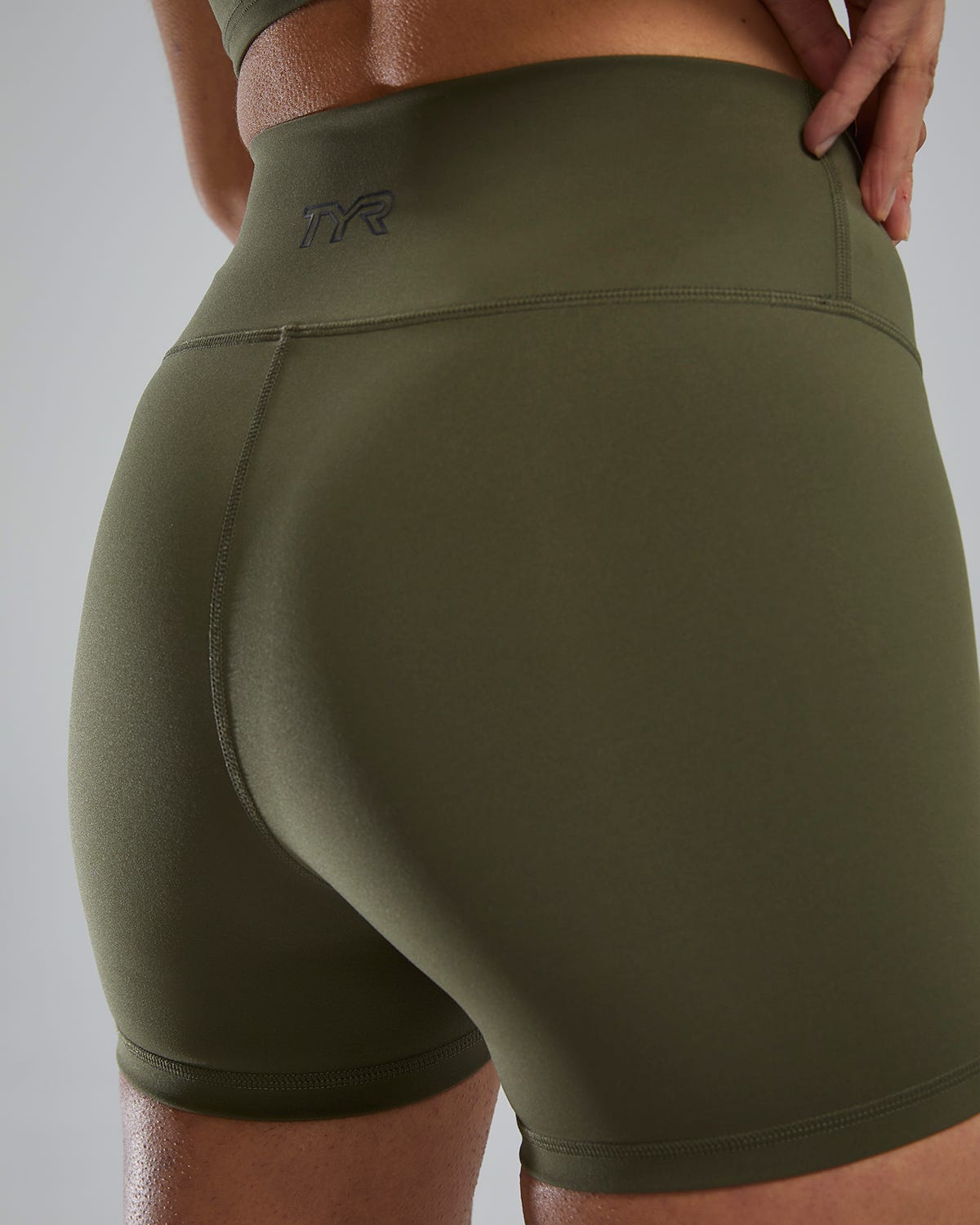 ::932 Olive Night