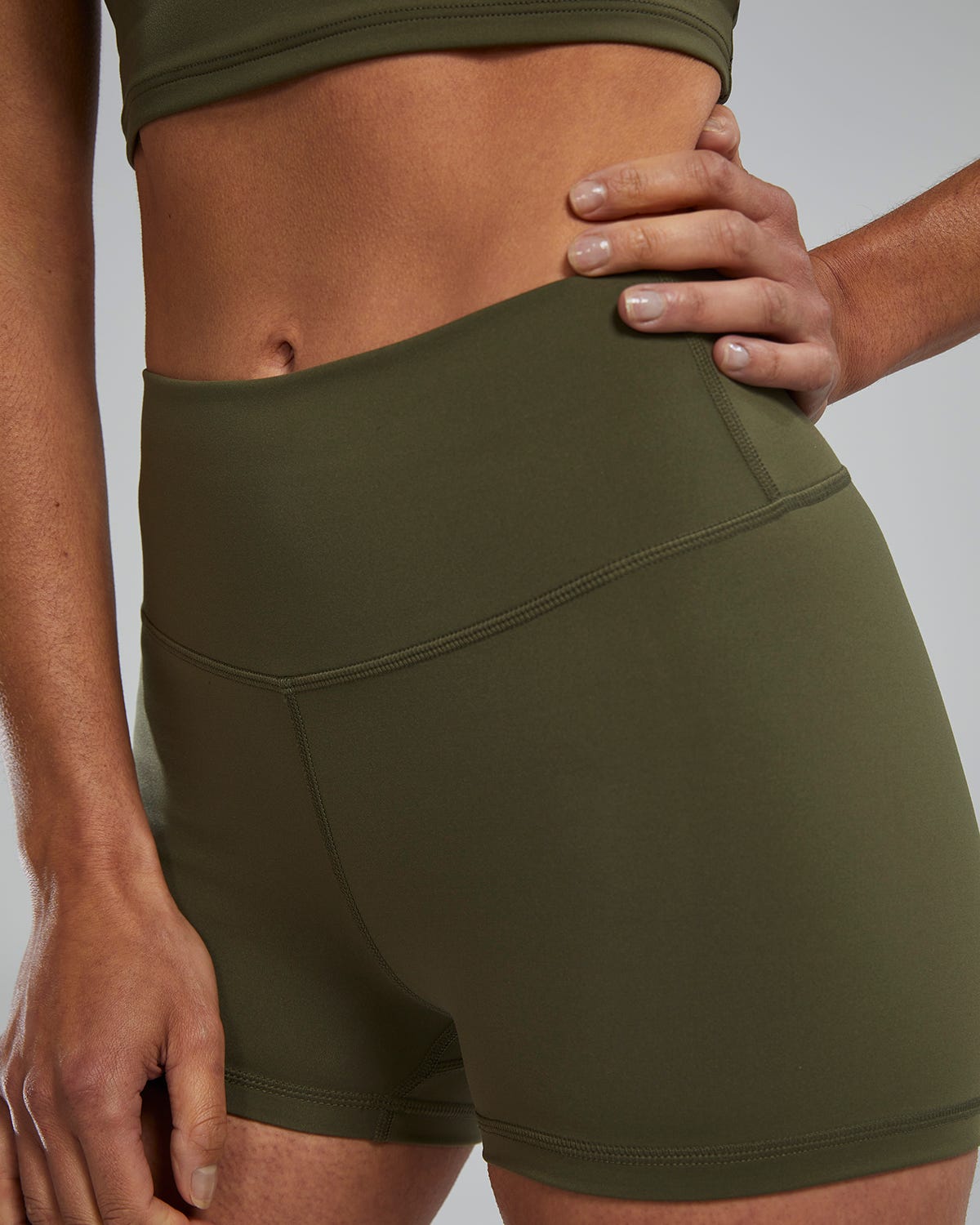 ::932 Olive Night