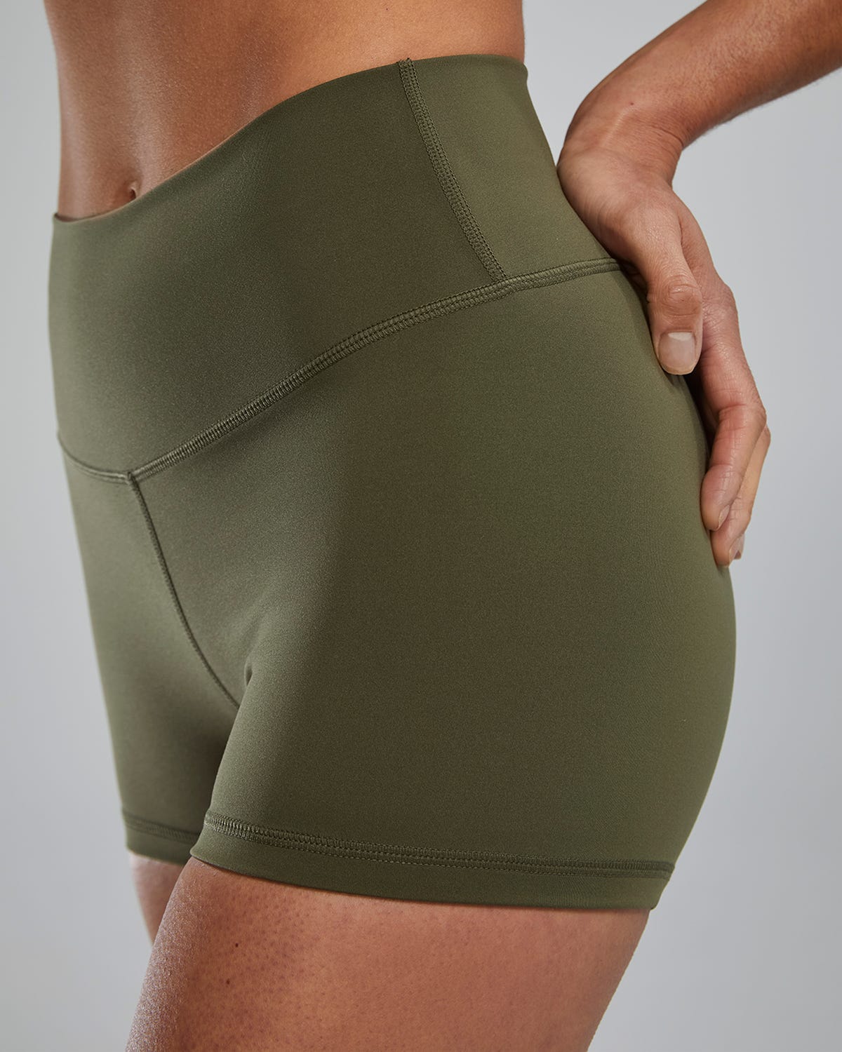 ::932 Olive Night