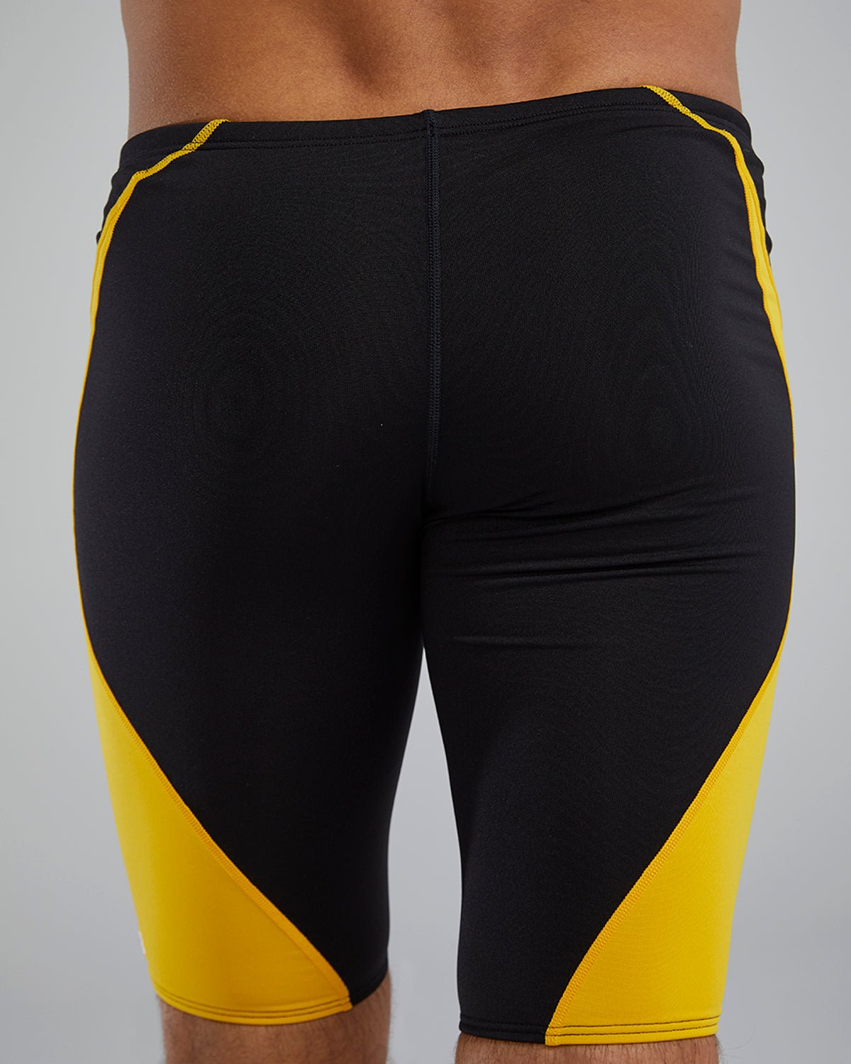 ::008 Black/Gold