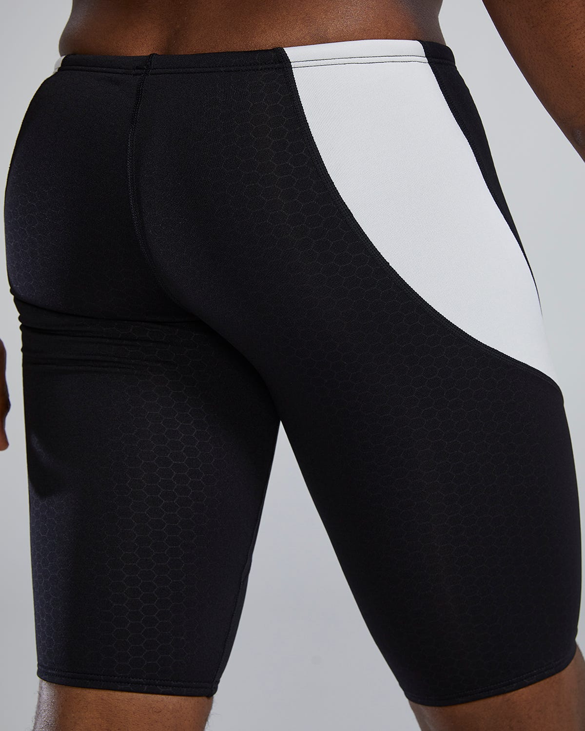 ::060 Black/White