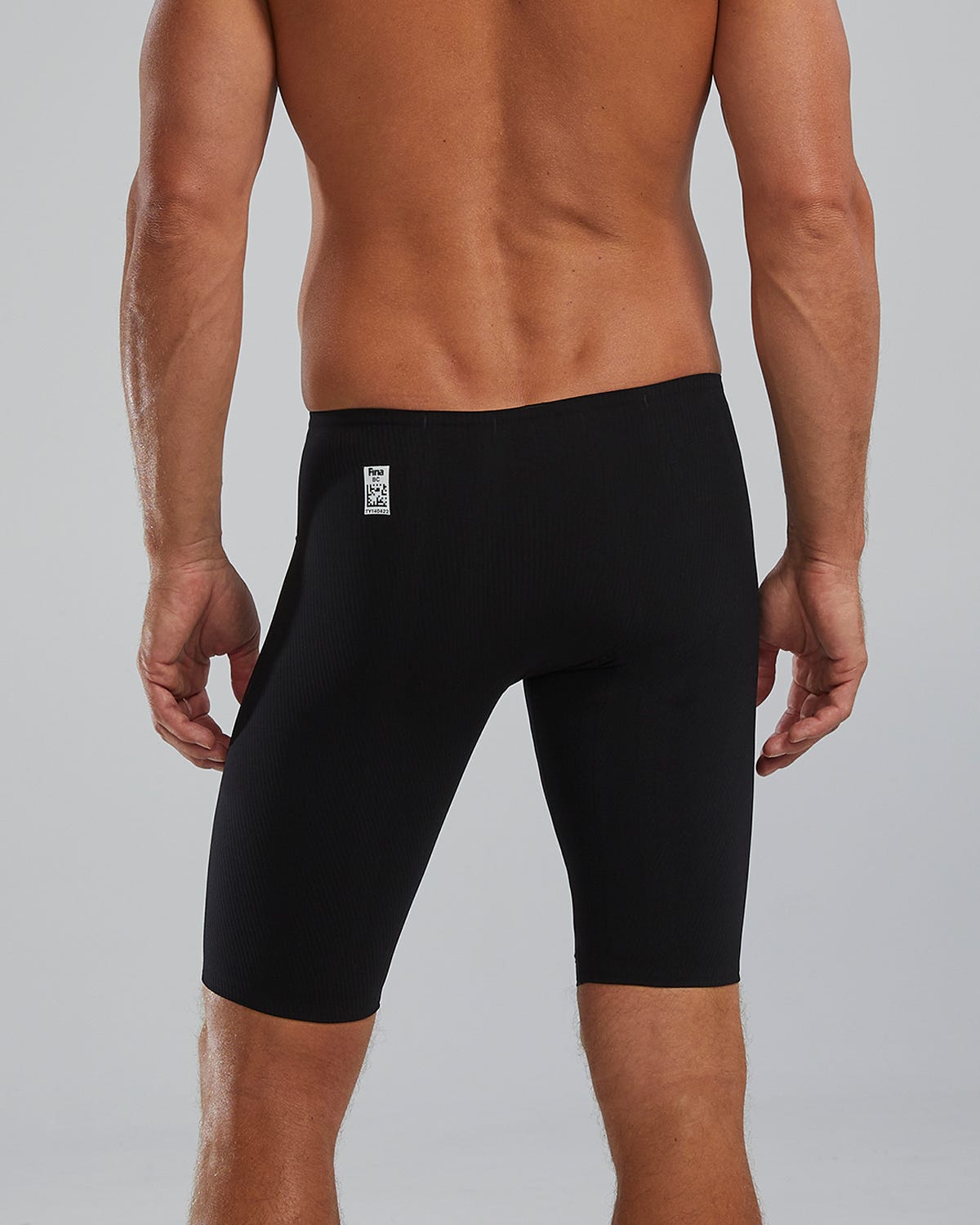 ::022 Black/Black