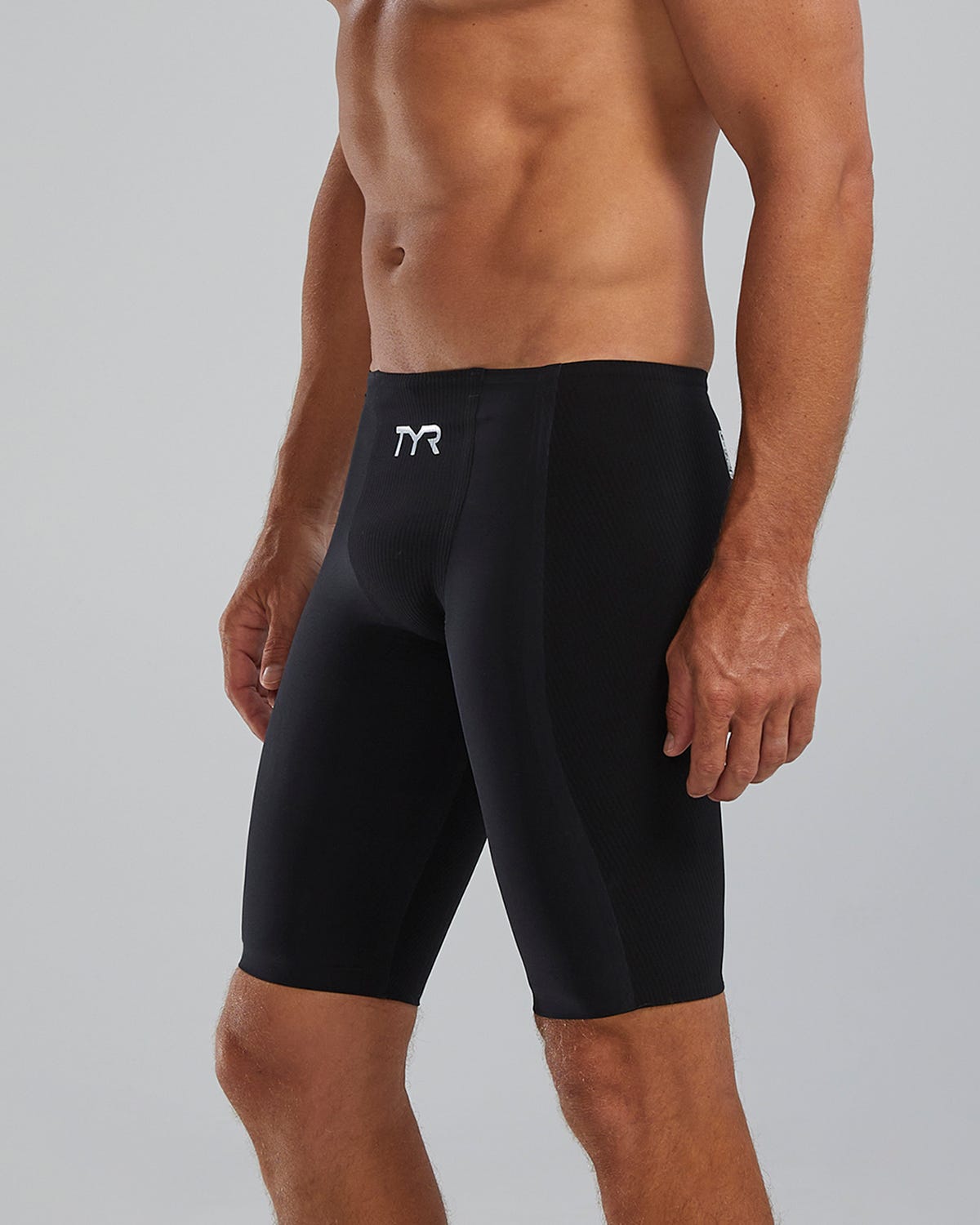 ::022 Black/Black