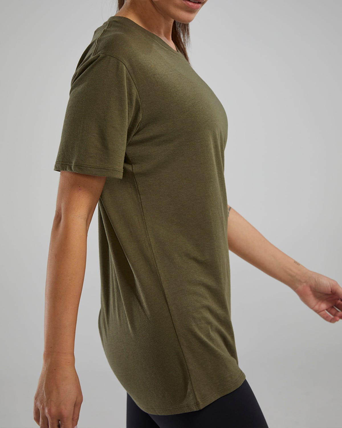 ::932 Olive Night