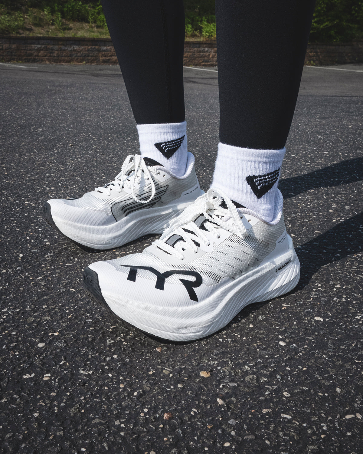 ::108 White/Black