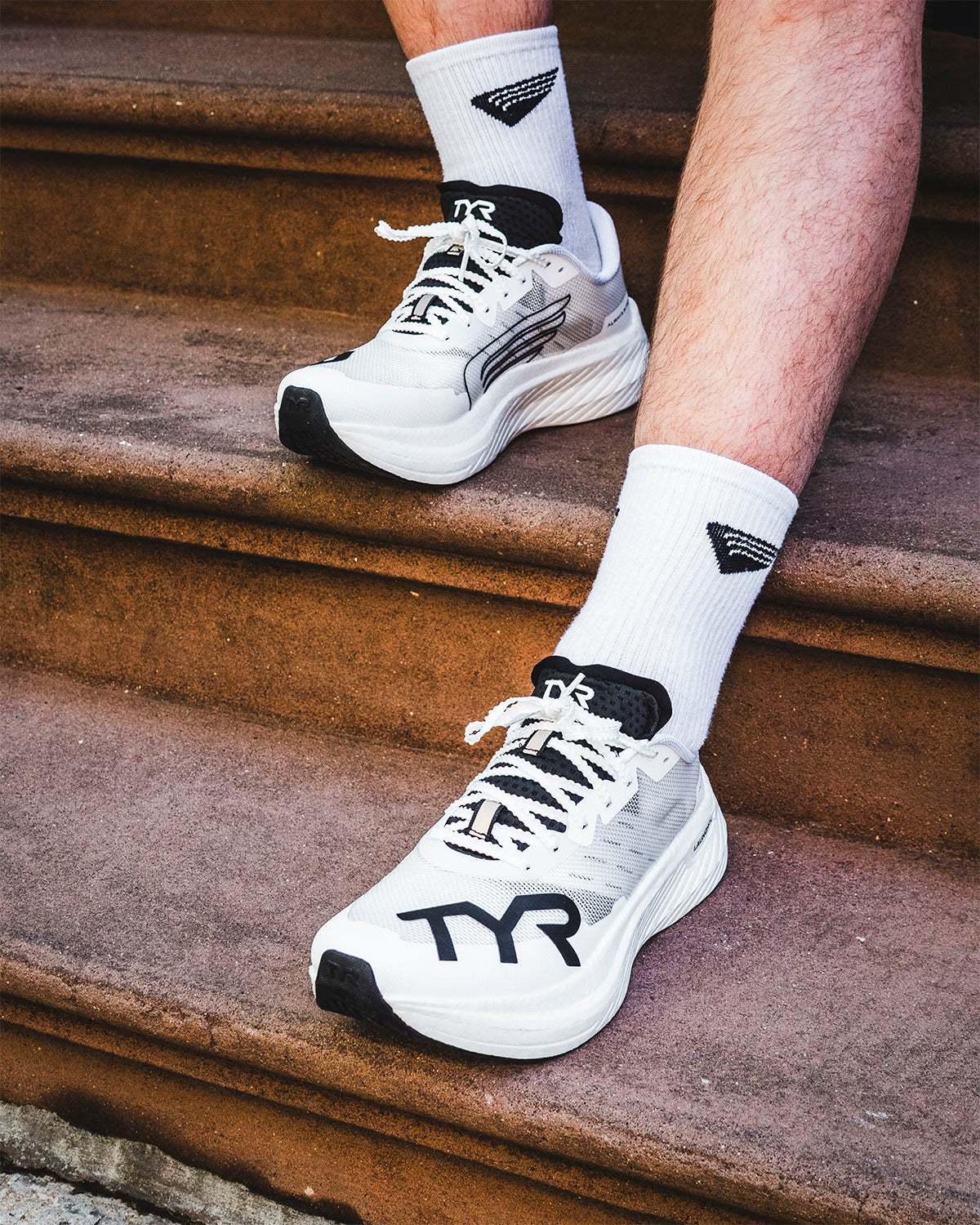 ::108 White/Black