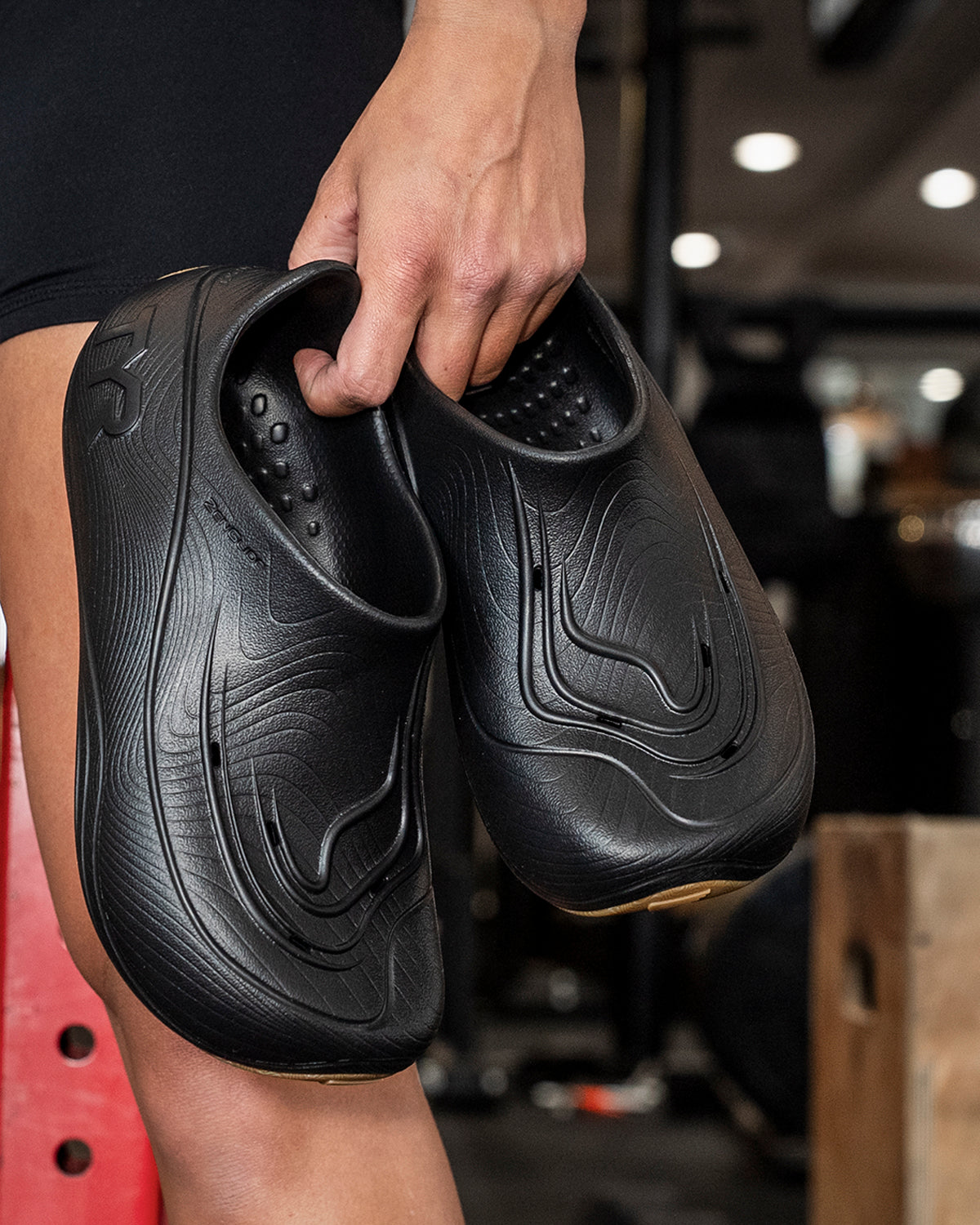 ::544 Black/Gum